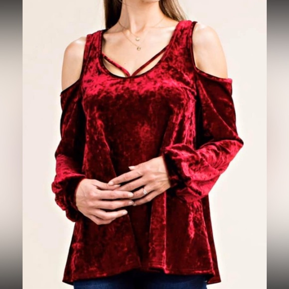 Sexy velvet cold shoulder top. Multiple sizes - Picture 1 of 1